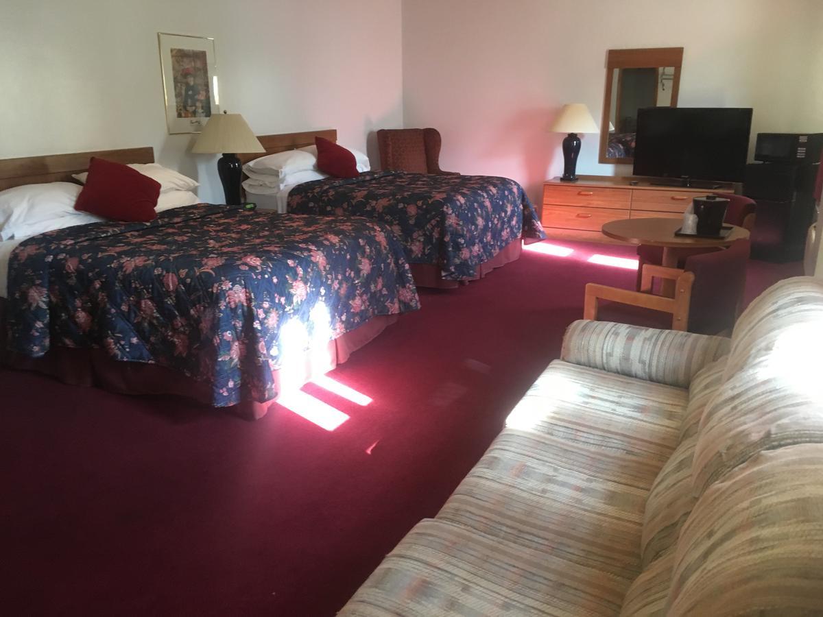 ווטקינס גלן Villager Motel & Glen Manor Estate מראה חיצוני תמונה
