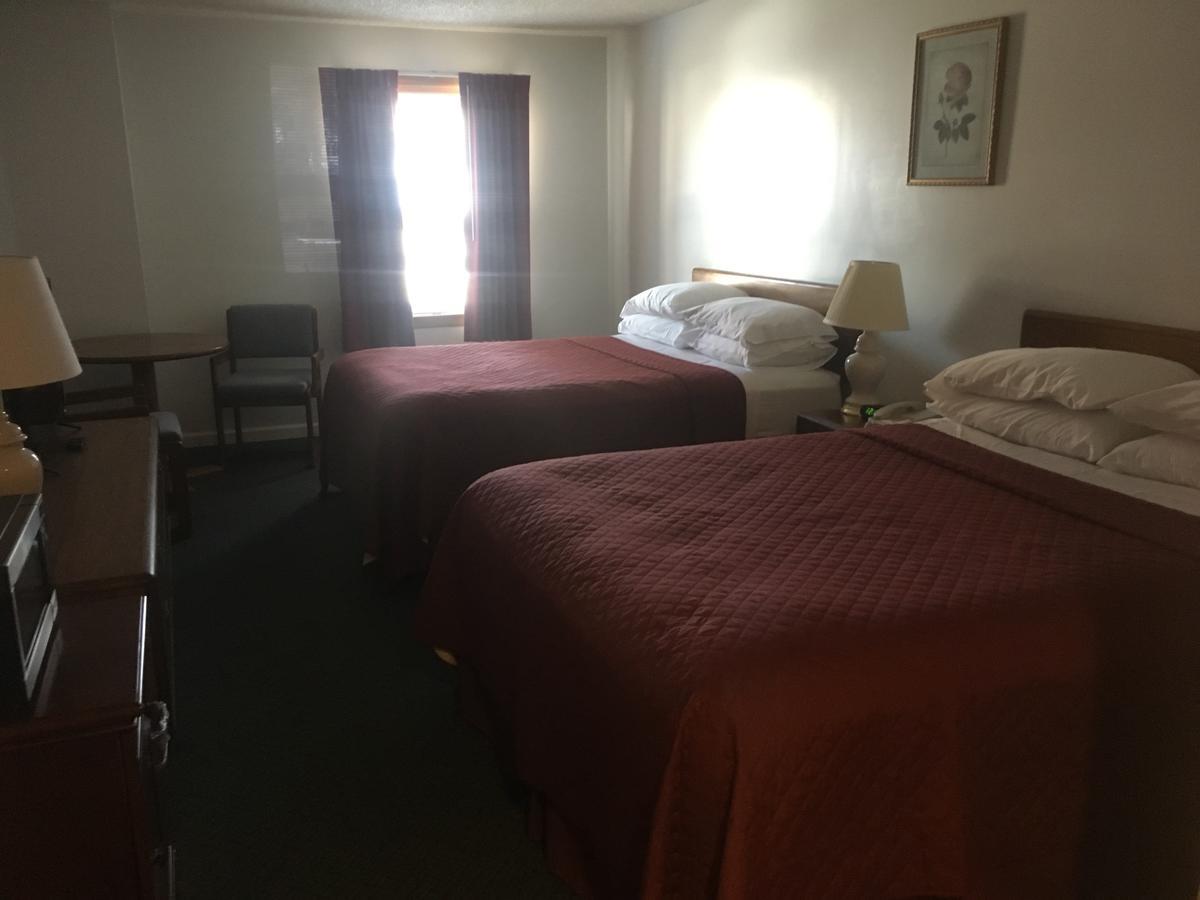 ווטקינס גלן Villager Motel & Glen Manor Estate מראה חיצוני תמונה