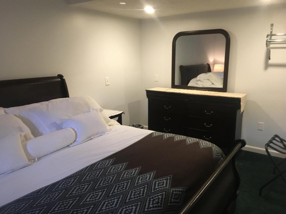 ווטקינס גלן Villager Motel & Glen Manor Estate חדר תמונה